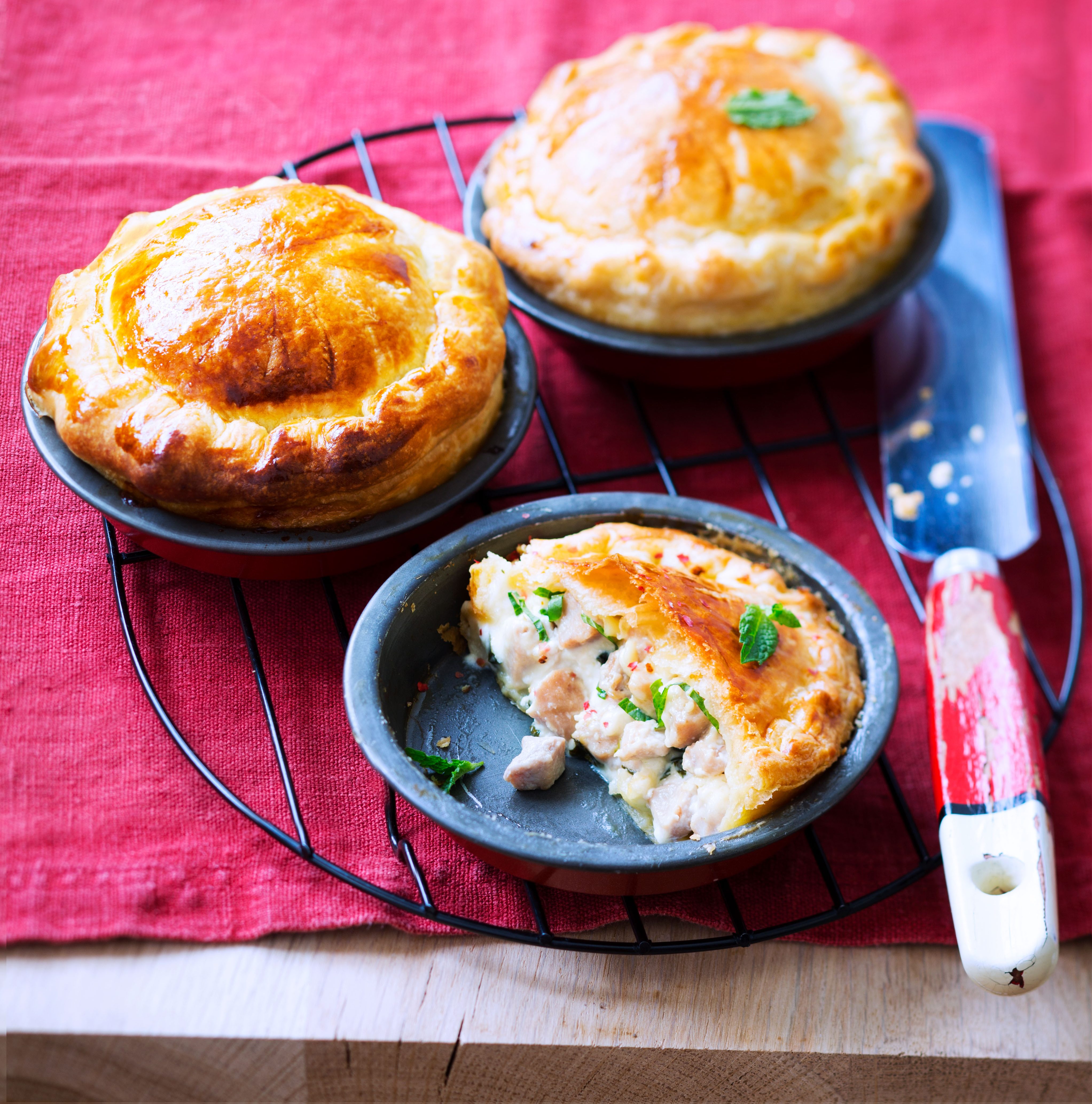 Mini-tourtes de rognons blancs d’agneau aux pousses d’épinard et chèvre frais