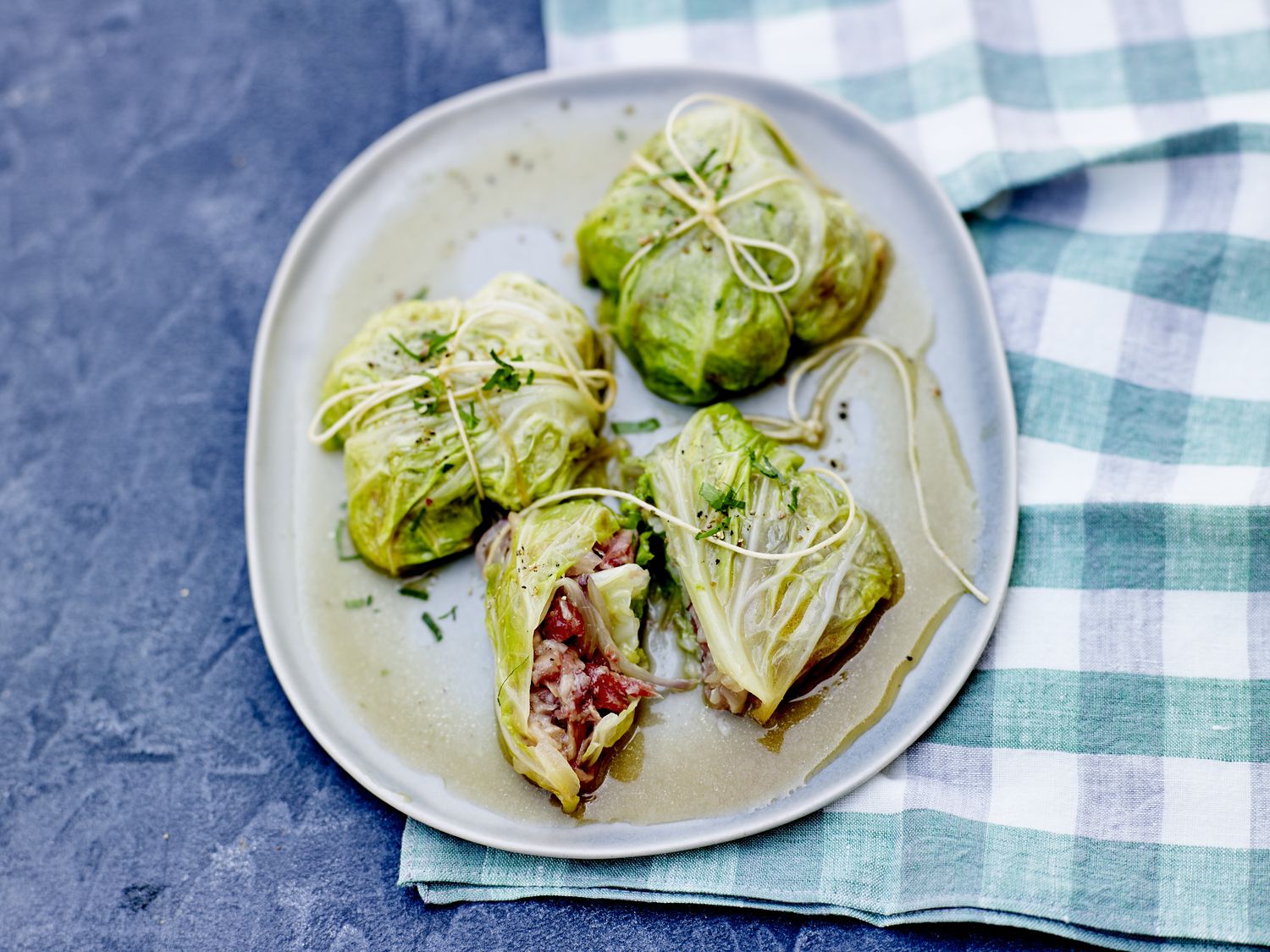 Pieds de porc croustillants en petits paquets verts