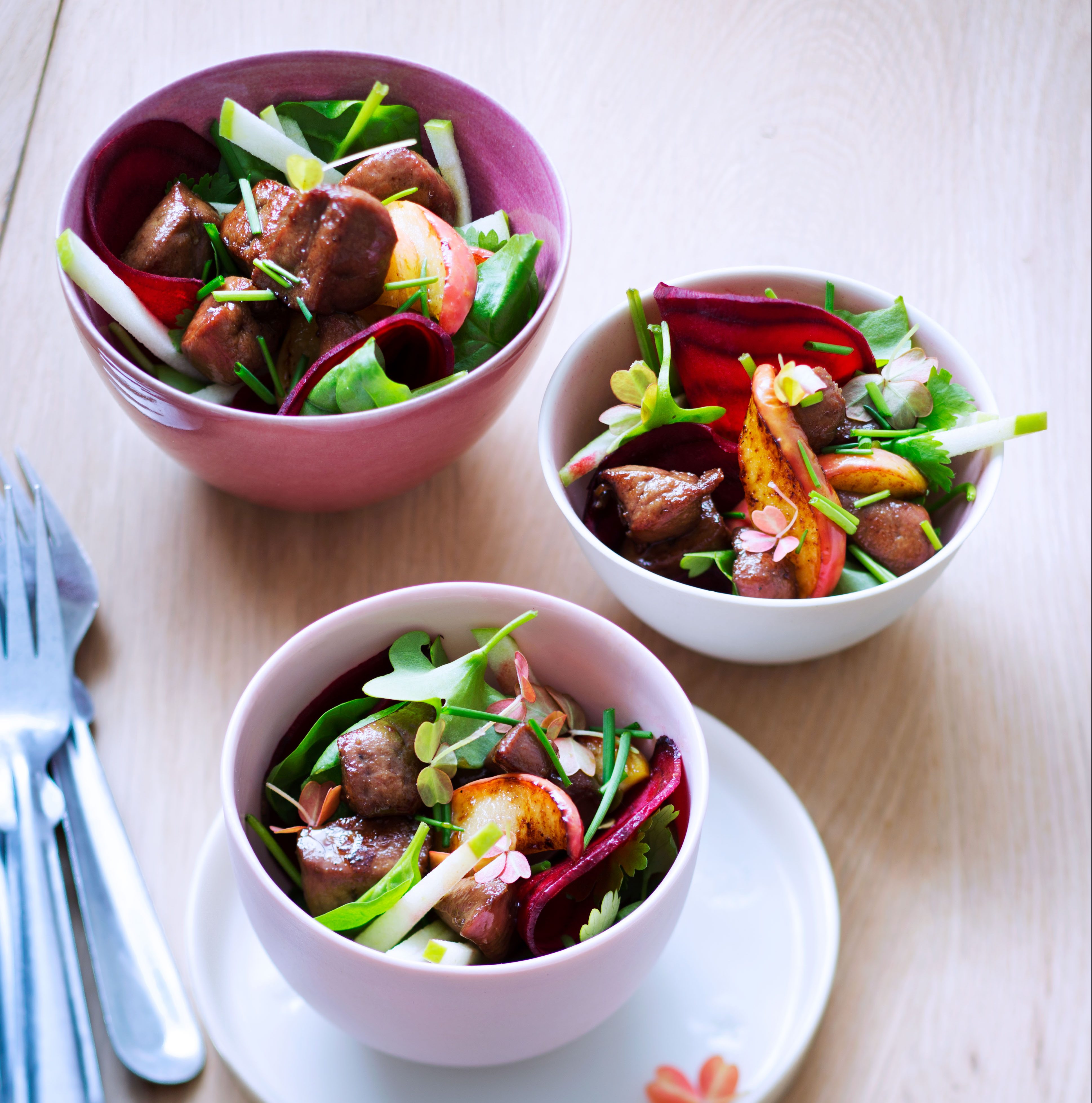 Salade tiède au foie de veau laqué au miel