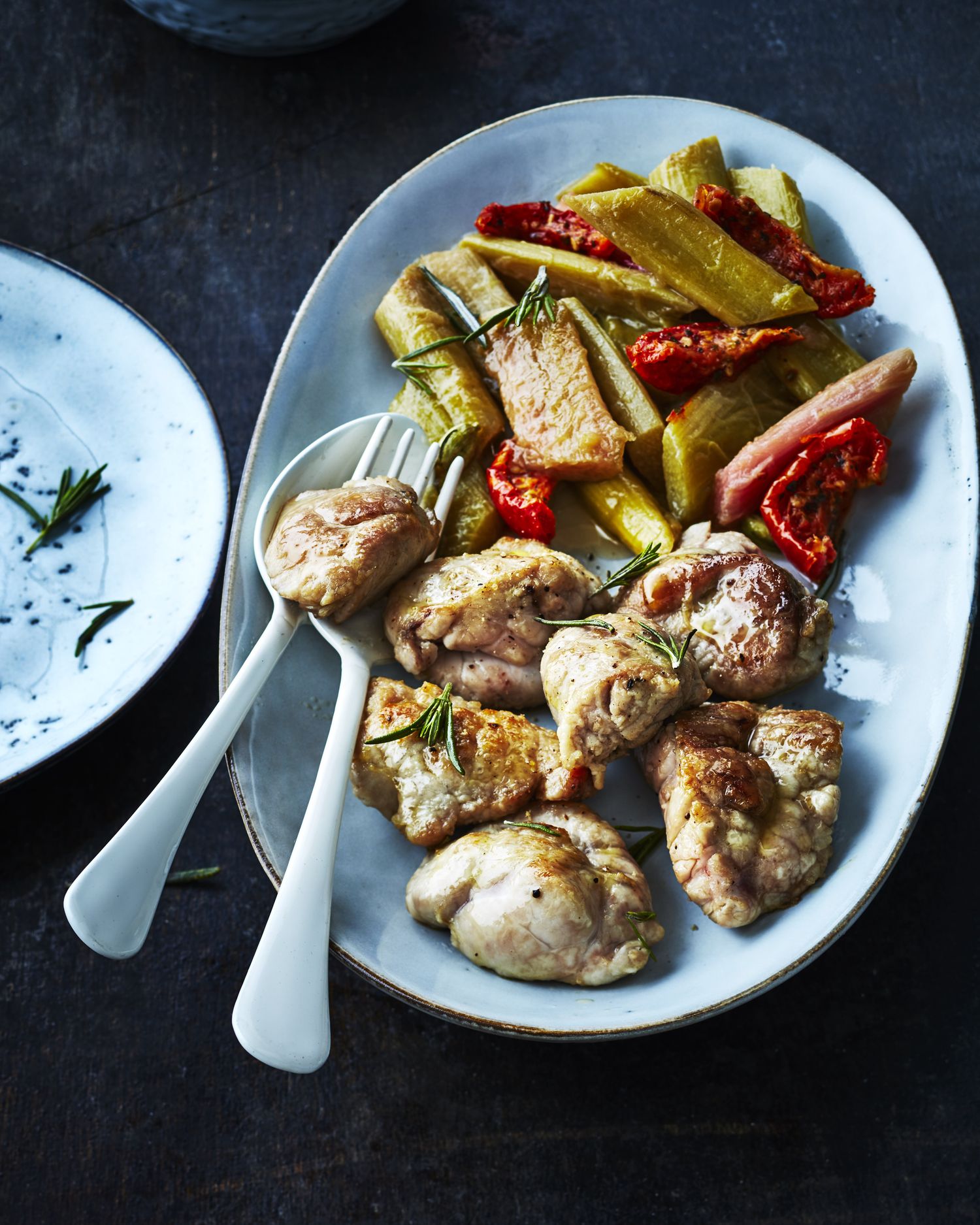 Ris d’agneau poêlés, rhubarbe et tomates confites