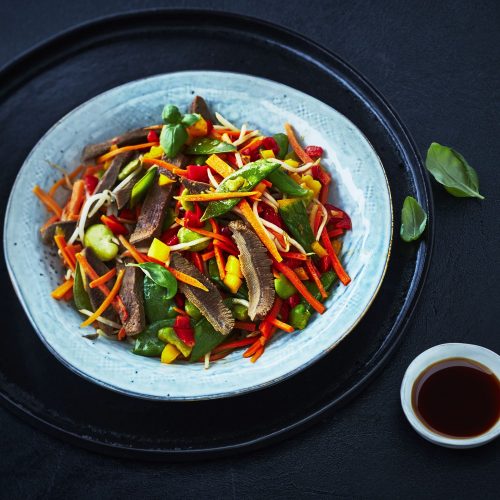 Wok de langue de bœuf aux légumes croquants