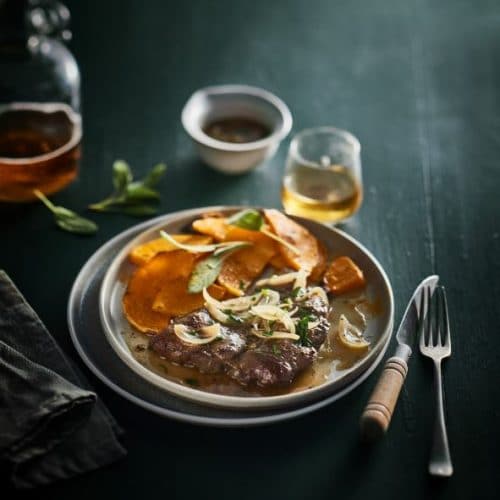 Foie de génisse aux oignons et au cidre fermier, butternut rôtie