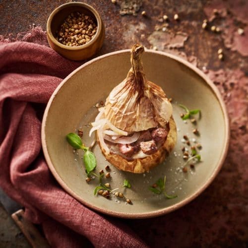 Oignons farcis aux rognons de porc by Guillaume Pape